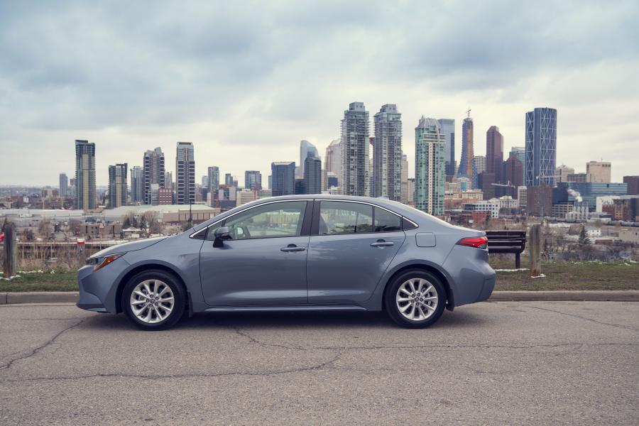  Toyota Corolla XLE Sedan 2019 года  (NA) (фото 26 из 40)